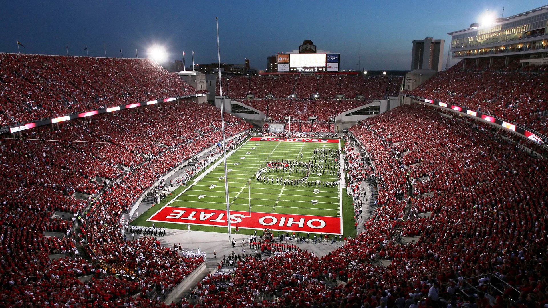 足球解说节目内容创新兼顾年轻人兴趣表达,经典足球解说词